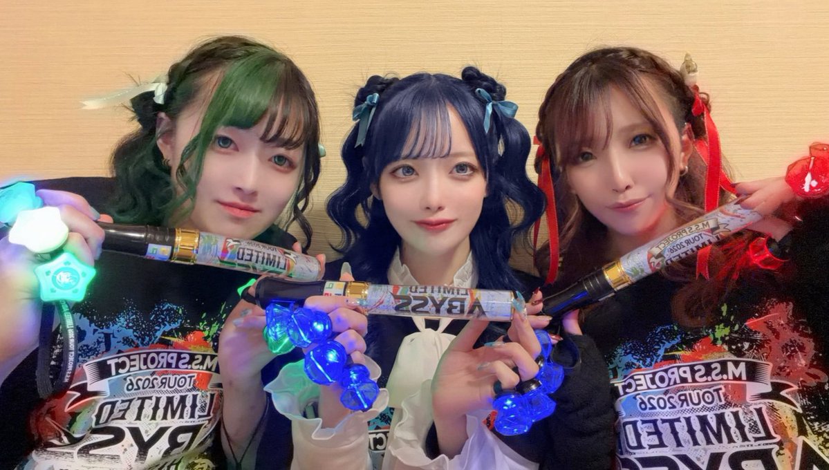 みいエル tweet media