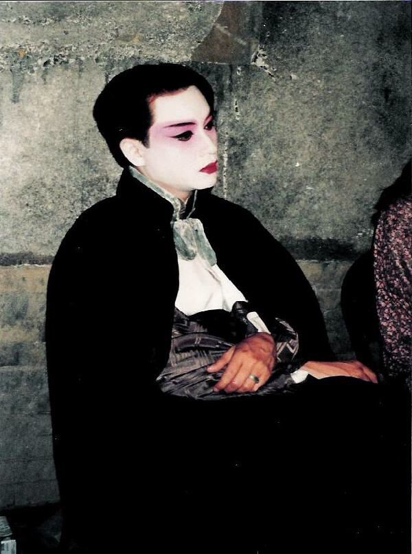 Non-binary tweet media