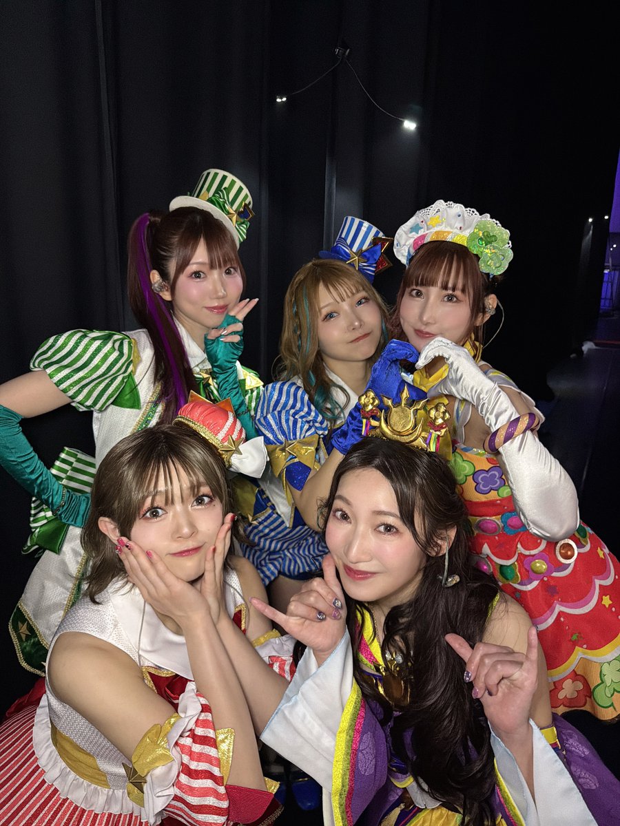 ドレッシングあまふわ🫶🏻

いつもは歌い上げる系の楽曲が多いので、ここんなにぴょんぴょん踊る日がくるとは…！ここねちゃんに専念できたからこそのコラボで✨️パワフルなドレシのみなさんと歌って踊れて楽しかった〜(´˘`＊)
御三方の10年の絆を間近で感じられてキュンでした(◍︎´꒳`◍︎)

CHANGE!