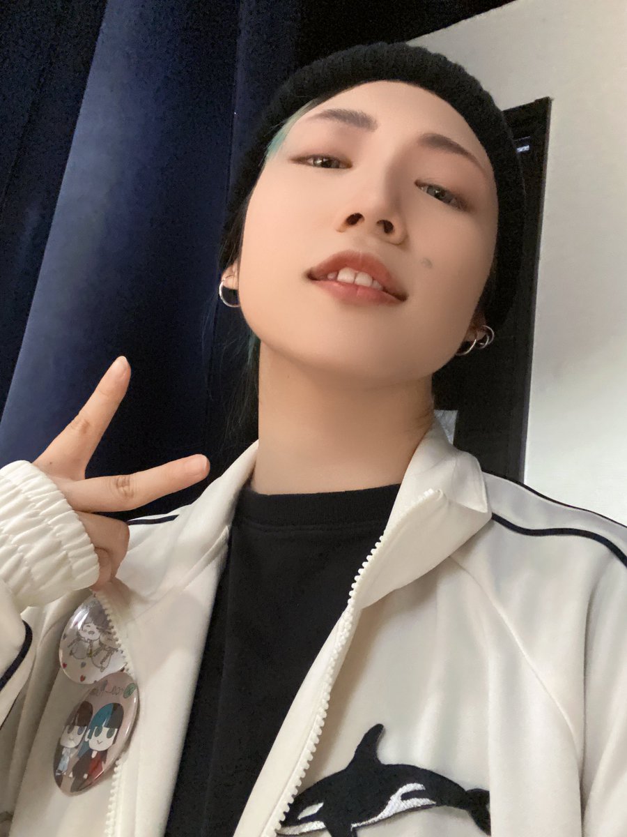 3月22日のライブありがとうございました〜！！
厳つい格好って結構久々かもね👀
わんぱくいち太郎くんです✊
うさと歌うのはやっぱり楽しいね✌️
たくさん褒めてくれて嬉しいよ❤️‍🔥
またライブ決まったら告知します٩( ᐛ )و
現地配信みんな最高🫶
楽しかったね！！