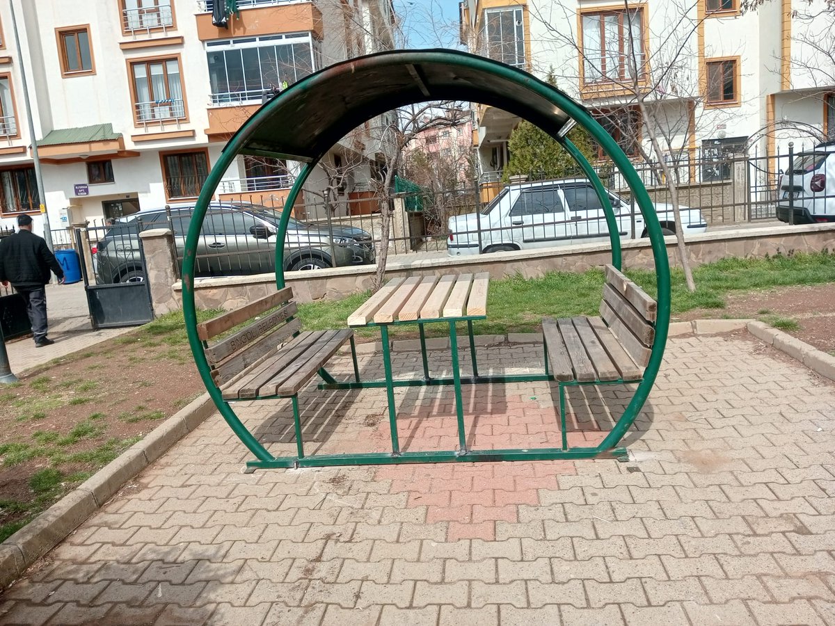 Şehit Mustafa Gündoğdu Mahallesi sakinlerimin dikkatine

Şehit Mustafa Gündoğdu Mahalle muhtarı olarak muhtarlık park Uzunsavat Parkı ve Kalyum Arkasındaki Park'ta önemli tadilatlar yaptık. Bu güzel parkları sizler için hazırladık. Parklarımızı temiz tutarak, yeşilliklerimizi
