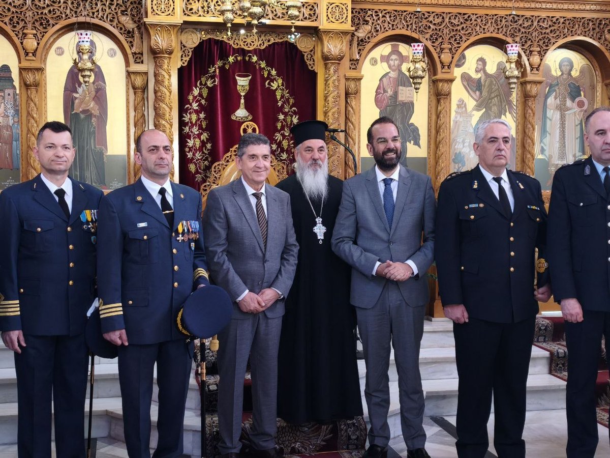 Τιμάμε τους αγώνες των προγόνων μας,που με θάρρος και πίστη κατέκτησαν την ελευθερία.Από την Κ.Αχαΐα,στέλνουμε μήνυμα ενότητας και ευθύνης.Με σεβασμό στην ιστορία μας,ας κρατήσουμε την πατριδα που παραλάβαμε και ας προσπαθήσουμε να την κάνουμε καλυτερη.
Χρόνια πολλά Ελλάδα!