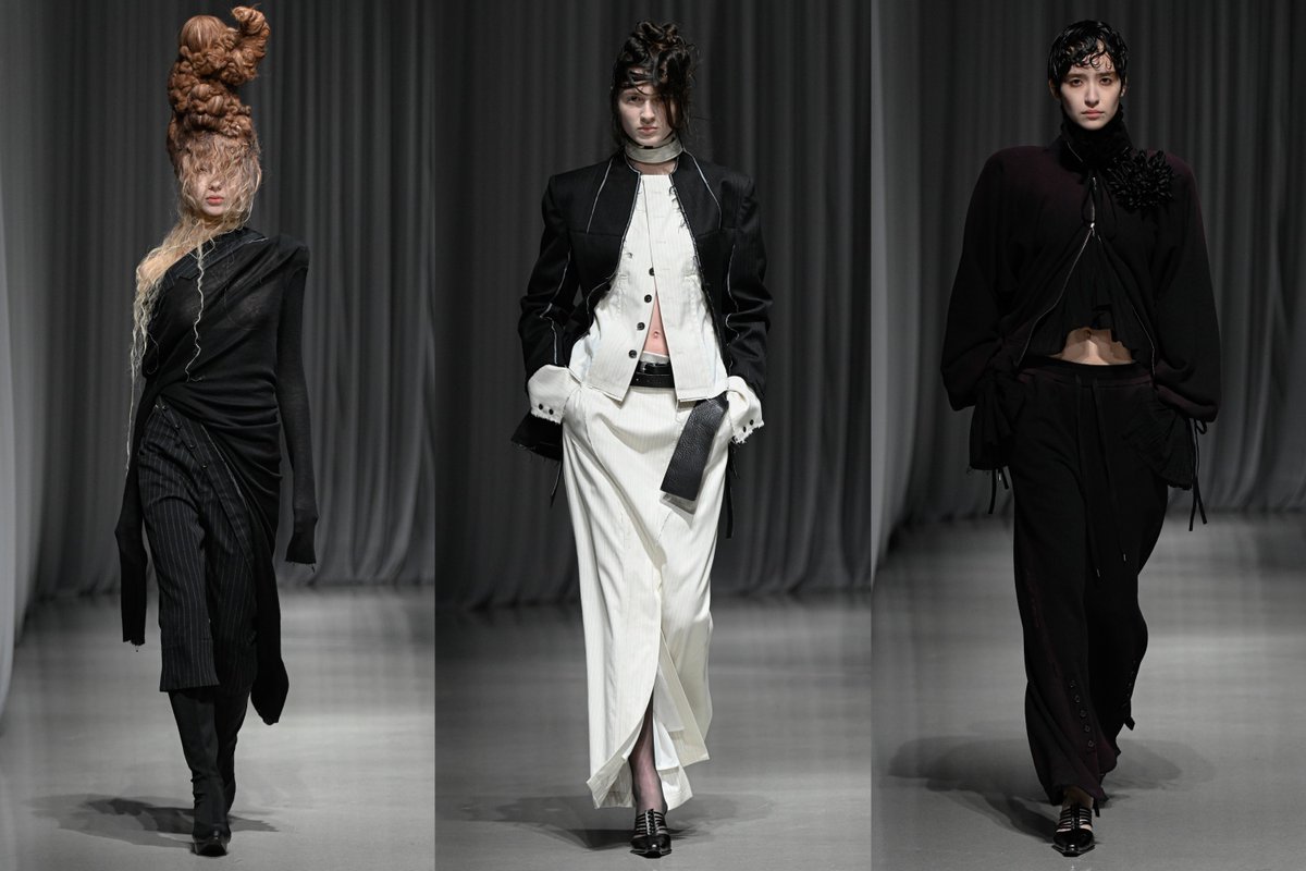 fashionjp's tweet photo. 【#RakutenFWT】ムッシャン（#mukcyen）が2026-'27秋冬を発表。Rakuten Fashion Week TOKYOのトリを飾った注目ブランド。
最新ルックはこちら🔗https://t.co/7oB0d3kUl0 https://t.co/MPPEmDNopJ