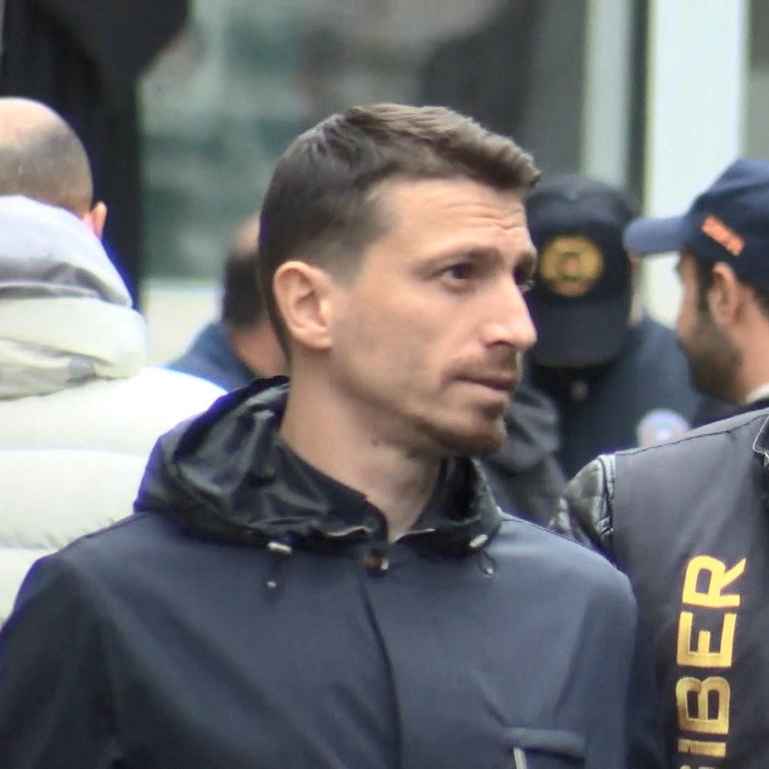 can sina tweet media