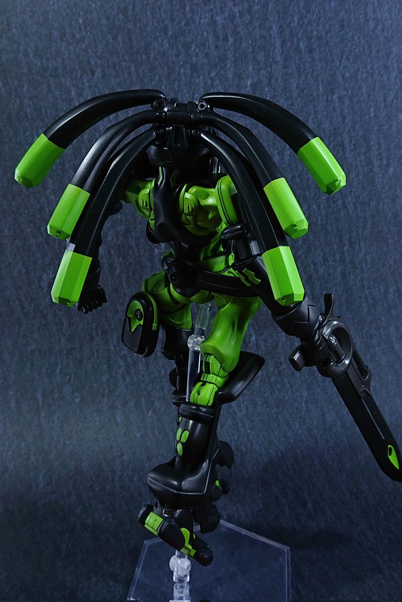 『PLAMAXキングゲイナー』 完成です。

 キットの出来が良かったので特には手を入れずにそのまま塗装。カラーリングだけ変更して黒＋緑基調で仕上げました。元のカラーからガラッと印象が変わってクールな感じになったかなと。

#PLAMAX
#キングゲイナー