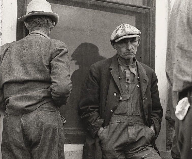 LRonLacy's tweet photo. In #MARCH 1937
👇🧵
#FarmSecurityAdministration photographer #DorotheaLange (1895-1965):
‘Waiting for the semi-monthly relief checks at #Calipatria, #ImperialValley, #California. Typical story: fifteen years ago they owned farms in Oklahoma. Lost them through foreclosure when ➡️ https://t.co/U44BlxuQ2V