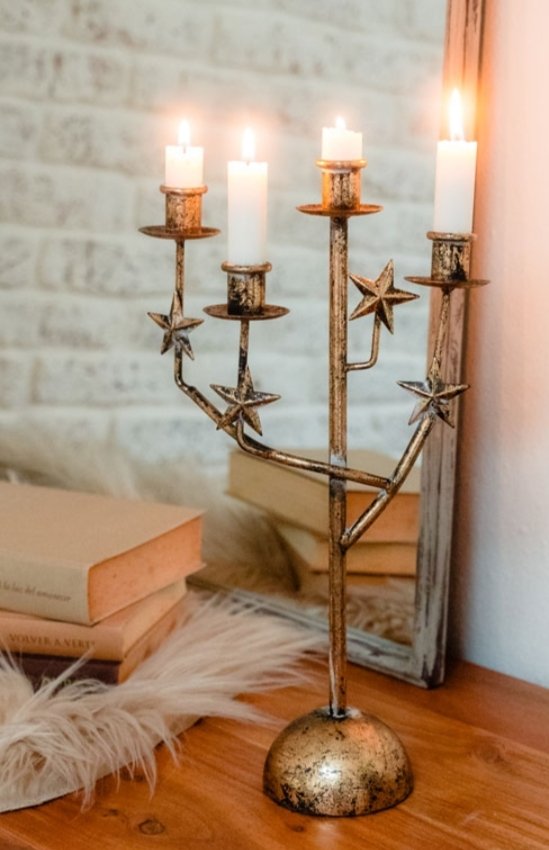 AlbertoBC5's tweet photo. Un nuevo cuento de mi rico abanico de escritos para que disfrutéis: "El candelabro del costurero". Espero que lo disfrutéis. 
¡Feliz semana lectores! 

° Lo podéis leer en la siguiente dirección: 

https://t.co/5UW9UCcE8T https://t.co/NGuk8LNU79