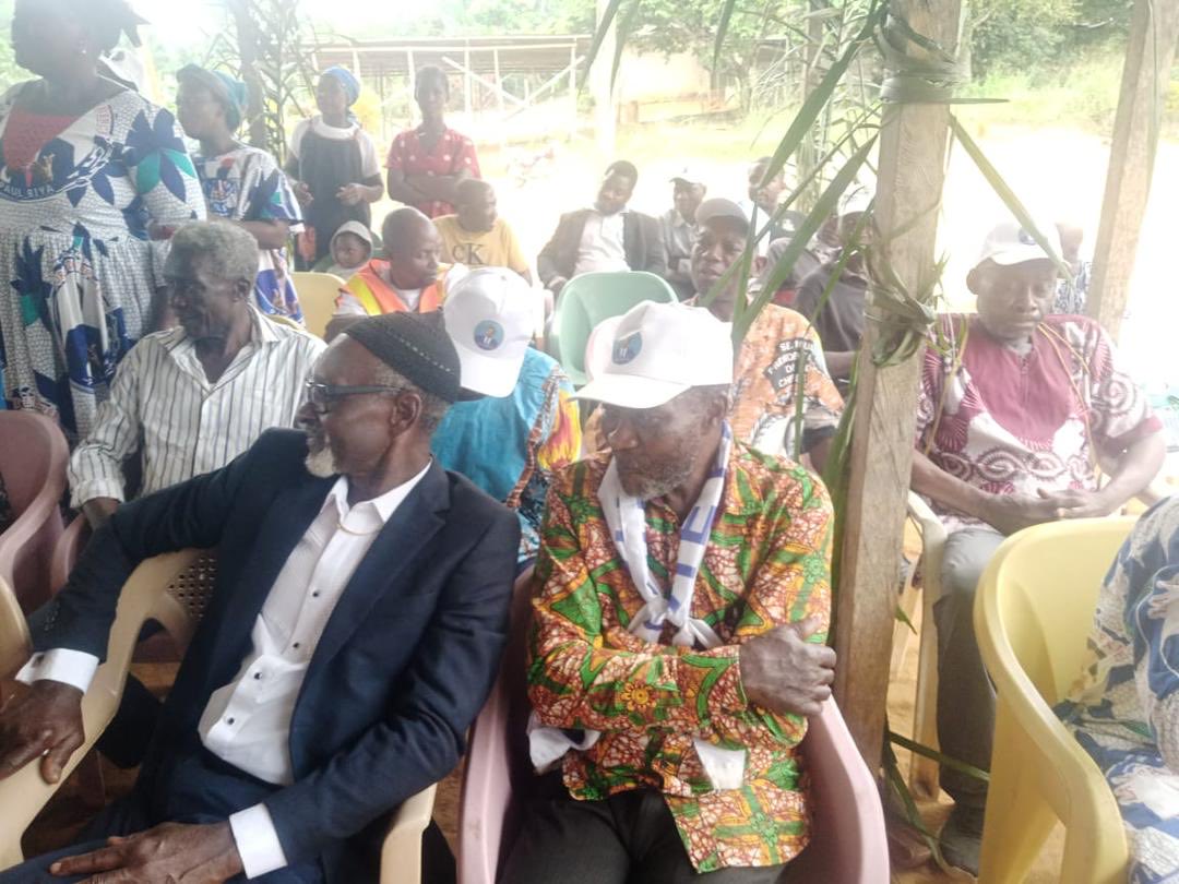 CRTV_web's tweet photo. Célébration de l’an 41 du #RDPC à Manguen2 dans l’arrondissement de MATOM. C’est l’esplanade de la chefferie traditionnelle qui a servi de cadre à la cérémonie organisée par la Section RDPC Nyong et Kelle Est. https://t.co/wJktKm89Bn