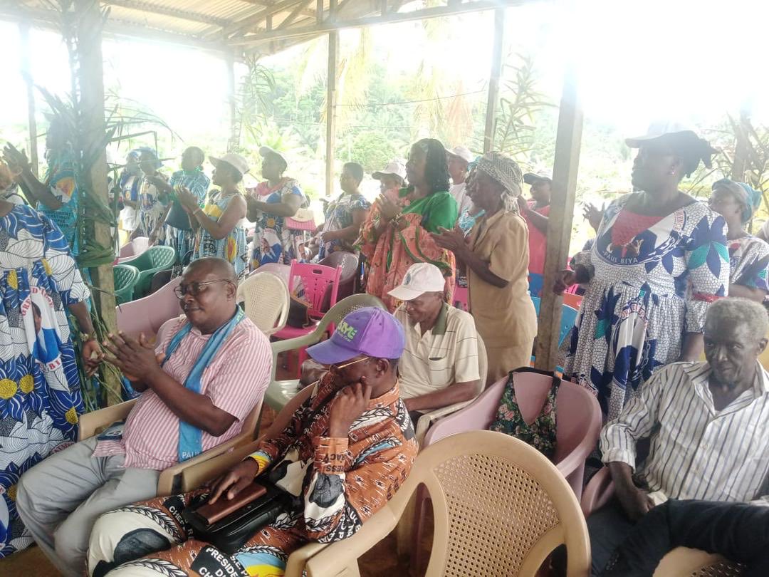 CRTV_web's tweet photo. Célébration de l’an 41 du #RDPC à Manguen2 dans l’arrondissement de MATOM. C’est l’esplanade de la chefferie traditionnelle qui a servi de cadre à la cérémonie organisée par la Section RDPC Nyong et Kelle Est. https://t.co/wJktKm89Bn