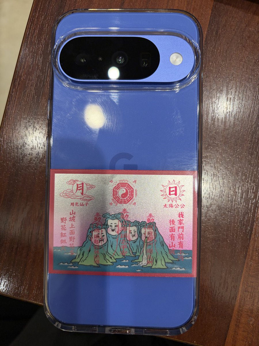 IjP54m's tweet photo. 台北のギフトショップ出買った面白いデザインのステッカーをpixel10のケースに入れて見ました #pixel10 https://t.co/6k2weh0xdW