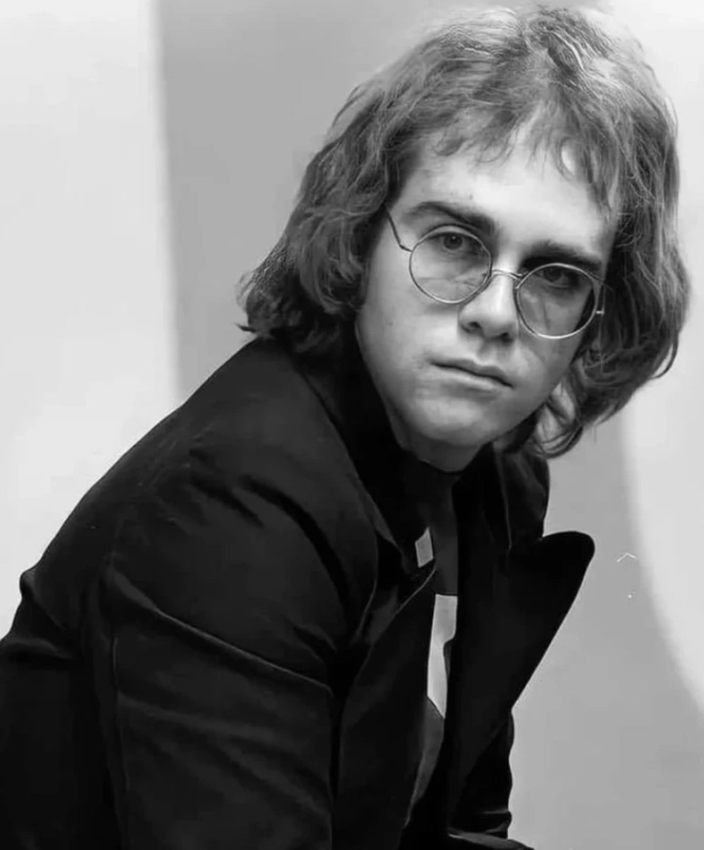 iEclip's tweet image. "Reginald Kenneth Dwight" (25/3/1947)
Elton John "Rocket Man"
youtu.be/DtVBCG6ThDk?si…
#EltonJohn #MusicIsLife