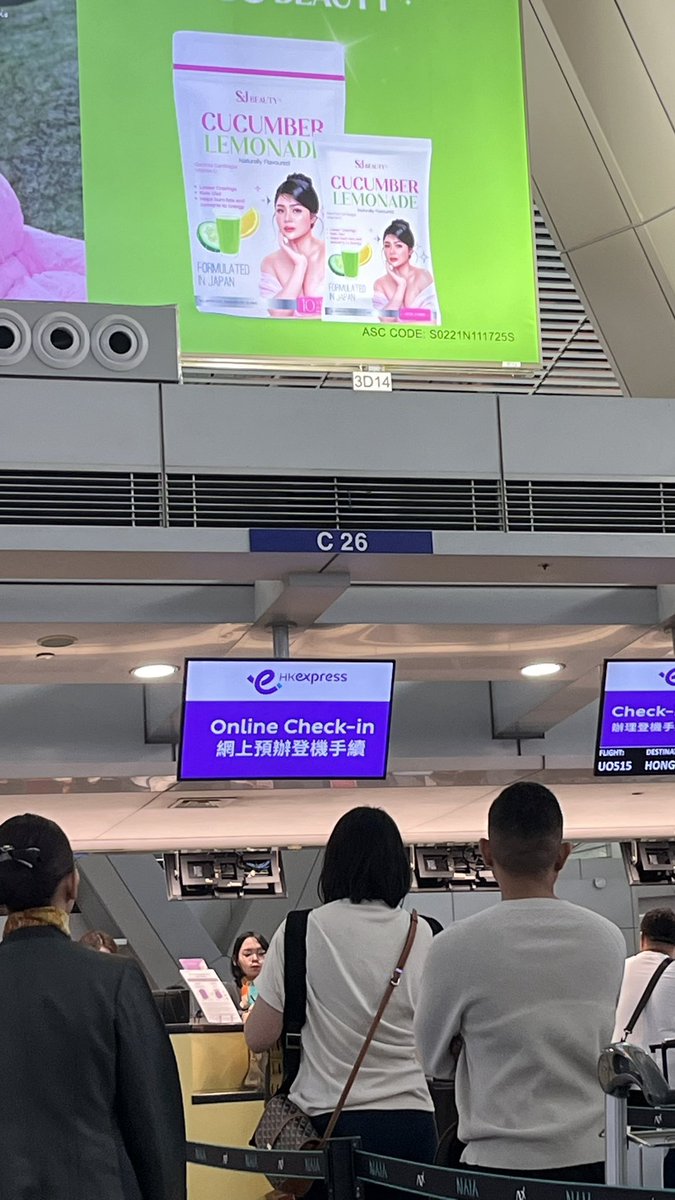 Short kid 4’5 tweet media