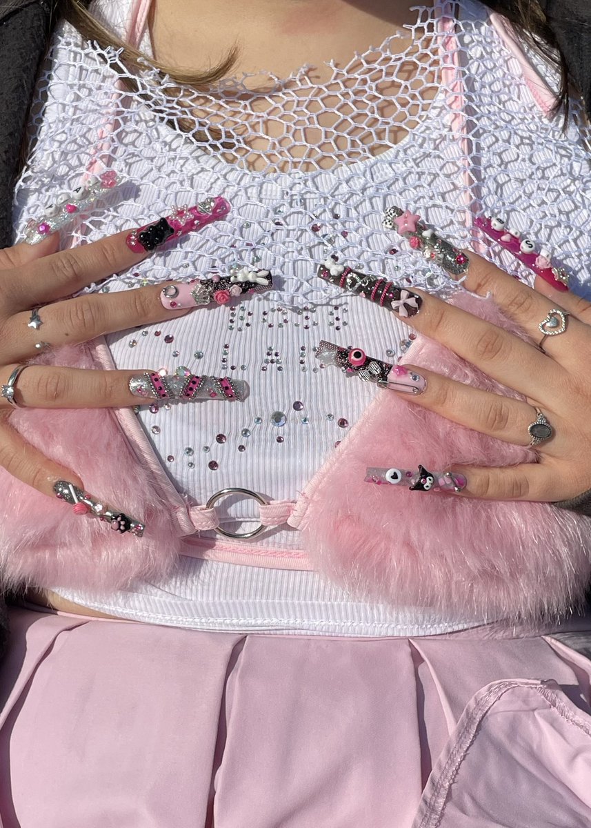 ⋆｡°✩💗iz’ tweet media