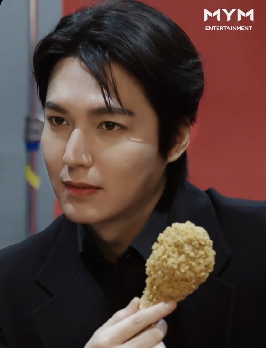 GreizeSarmite's tweet photo. @ActorLeeMinHo 😍 beauty and taste complement each other 💛… choose the best https://t.co/vS2WfWCZsG