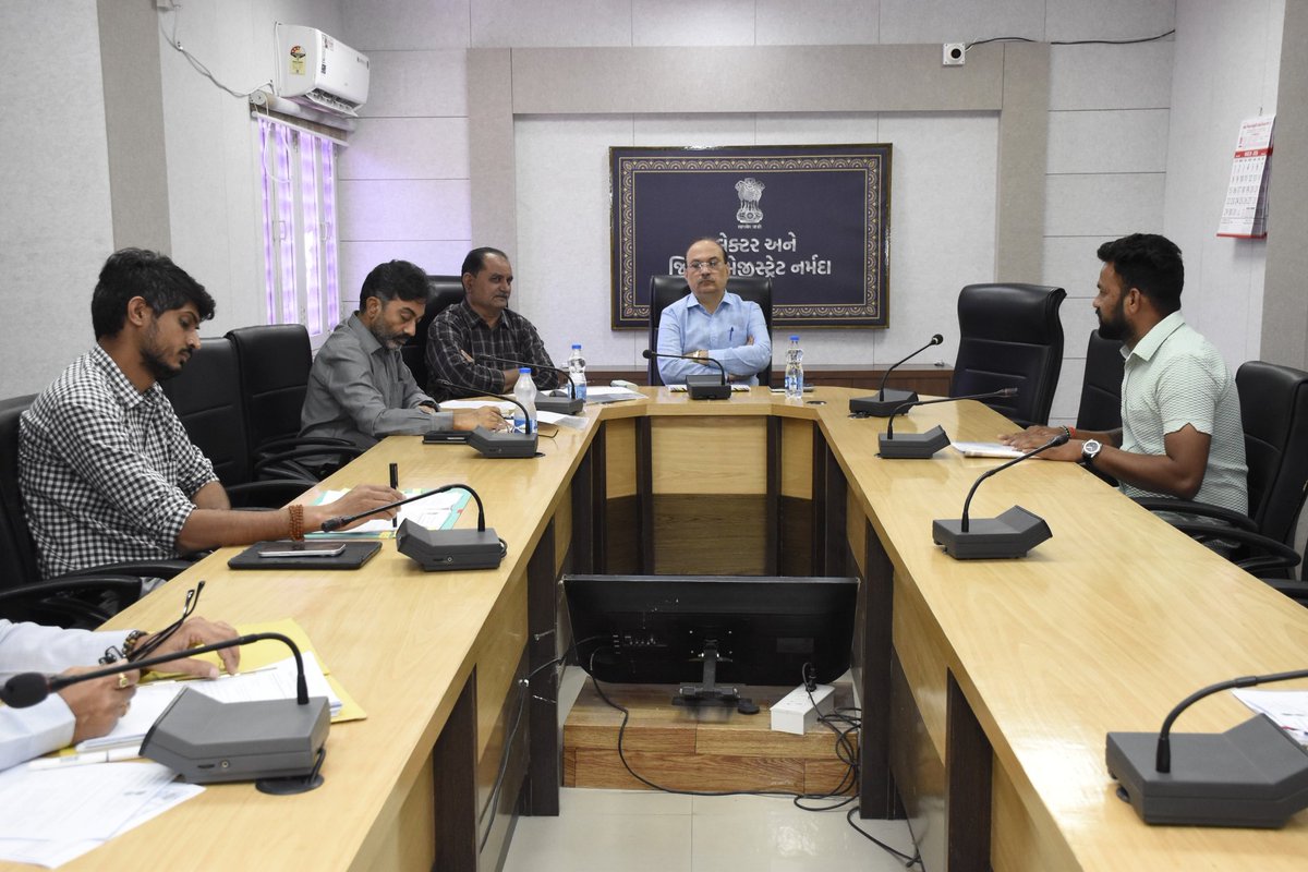 Collector Narmada tweet media