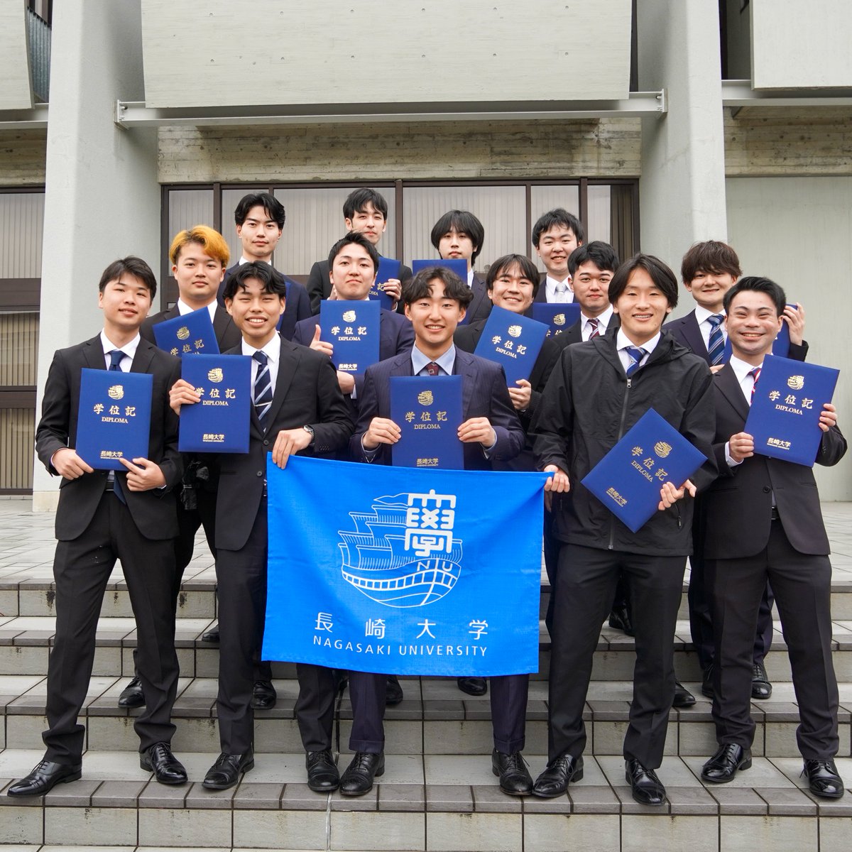 ／
令和７年度卒業証書・学位記授与式🎓✨
＼
卒業生・修了生のみなさま
本日は誠におめでとうございます🎊
#長崎大学 #卒業式 #卒業 #学位記 #授与式 #長崎大学卒業式 #卒業式2026 #長崎大学卒業式2026