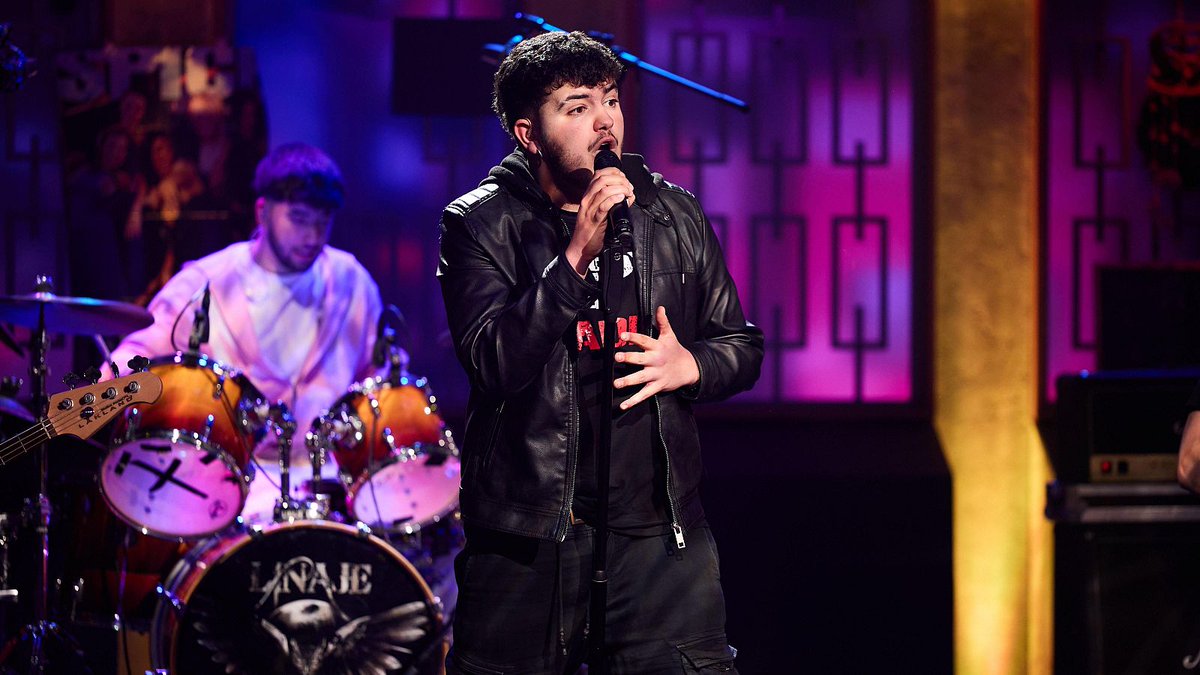 Los Linaje, herederos de Marea, recuerdan a Robe con un emotivo regalo para Broncano 🫶

El grupo musical visita 'La Revuelta'

rtve.es/n/16995823