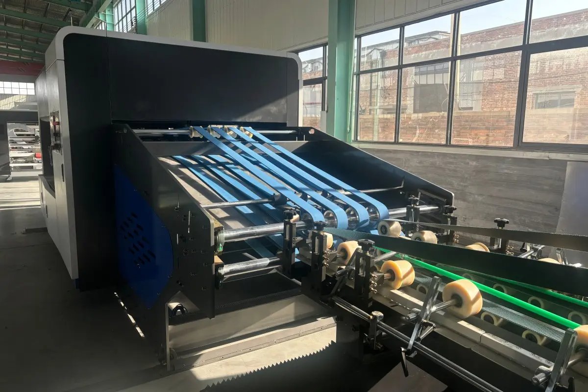LukeXiaoyuan's tweet photo. 🚀 CZXY-2600 full automatic folding gluing machine: high stability, fast speed, no scissor edges, ideal for color & laminated boxes.
📩 Elevate your packaging line today!
Email: luke@czxypack.com
🌐 Website: https://t.co/KzZ8xEJX6G
#foldinggluingmachine #boxmakingmachine https://t.co/8nvzfuOqGM