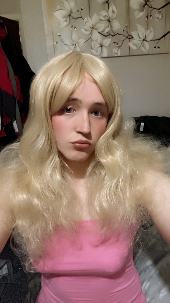 sissy chloe💅🏻 tweet media