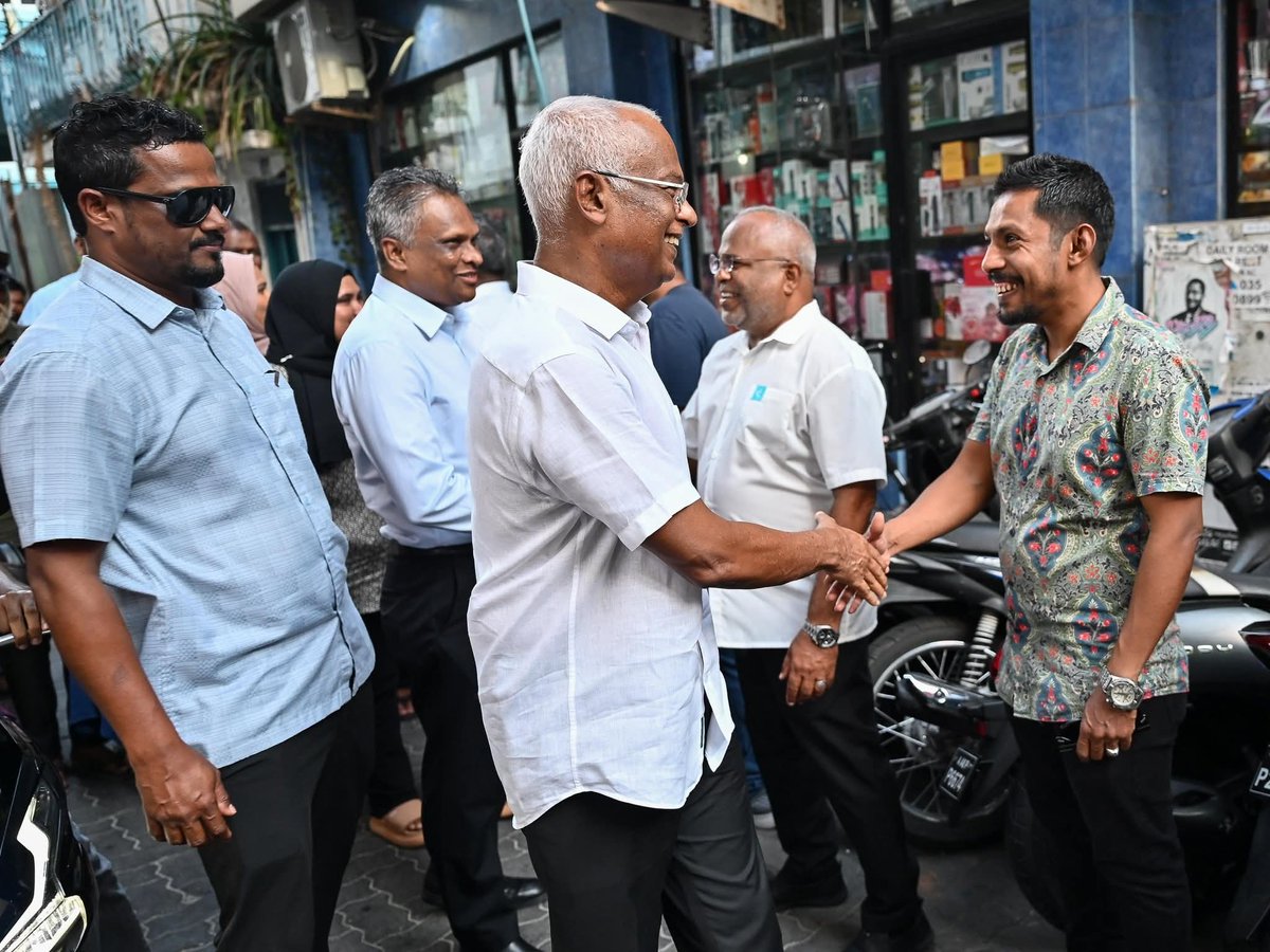 ރައީސުލްޖުމްހޫރިއްޔާ ޑރ. މުޙައްމަދު މުޢިއްޒު <a href="/MMuizzu/">Dr Mohamed Muizzu</a> ގެ ޒަޢާމަތުގައި، ރާއްޖޭގައި މިއަދު ފެންނަމުންދަނީ ނަމޫނާ ދިމިޤްރާޠީ މާޙައުލެއް. އިދިކޮޅު ސިޔާސީ ފަރާތްތަކަށް އެއްވެސް ތަފާތުކުރުމެއް ނެތި، ހަމަހަމަކަމާއެކު ކެމްޕޭން ކުރުމުގެ ފުރިހަމަ މިނިވަންކަން ވަނީ ފަހިކޮށްދީފަކަށް