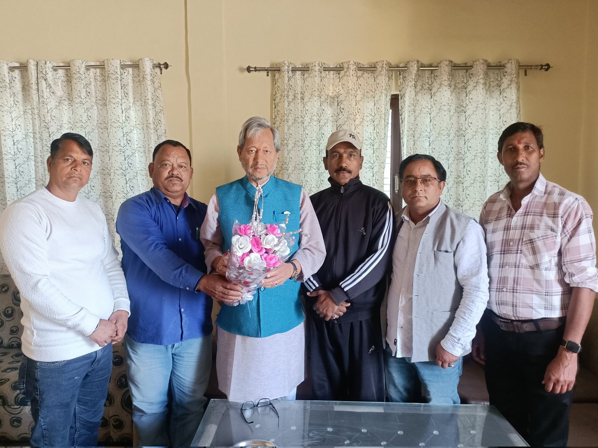 Tirath Singh Rawat (मोदी का परिवार) tweet media