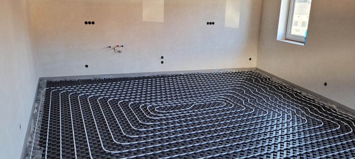 KosemoMoravia's tweet photo. Podlahové vytápění před a po🔥
#plyn #heating #montazkotle #ingeneering #water #wolf #kotle #cisteni #udrzba #plynovekotle #vytapeni #thermona #junkers #buderus #viessmann #destila #plynovákotelna #dedietrich #kosemo #rekonstrukce #viadrus #enbra #immergas #servis #bosch #topeni https://t.co/zdXvk7I41u