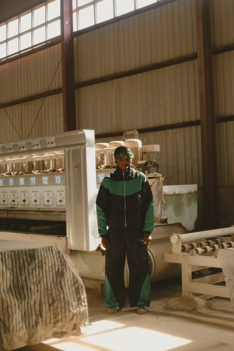 viclomzy's tweet photo. @Zttwshop Keeping my fingers crossed 🤞Abuja 📍 https://t.co/hmrVRg14I6