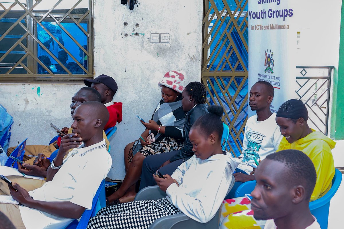 Film_256's tweet photo. Day 3/5 📸

Apac youths took a hands-on approach today, learning how to create impactful content for their businesses, communities, and society.

The ICT & Multimedia Workshop by @MoICT_Ug, @UCC_Official, and @UCC_ED continues to empower young people with practical skills to harness the opportunities brought by the internet and smartphones.

@ApacDLG @Film_256
#ICTForDevelopment #YouthEmpowerment #DigitalSkills