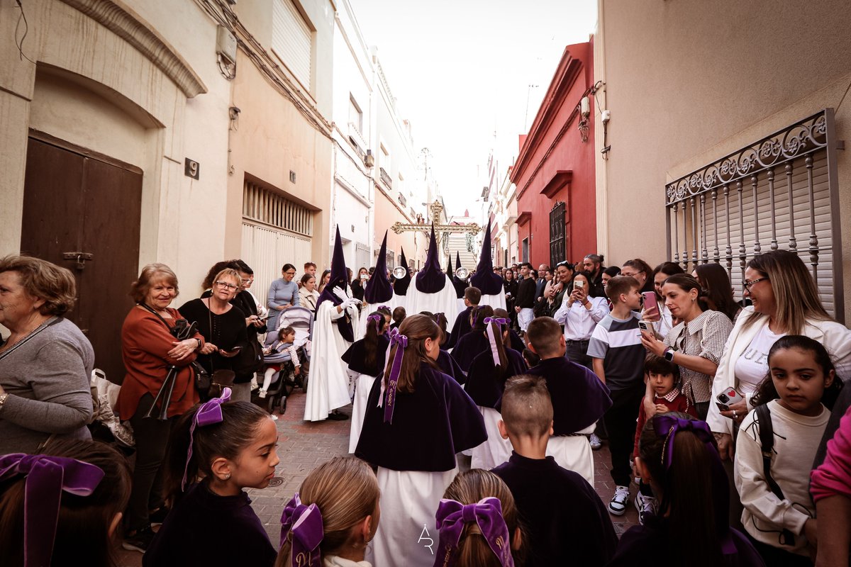 MacarenaAlmeria's tweet photo. El próximo miércoles, será Santo.

En 7 días, Roma volverá a pisar las calles de Almería.

En 7 días, la Esperanza llegará desde un barrio torero a inundar los corazones de todos sus hijos.

¡Sólo 7 días para el #MiércolesSantoMacareno!

#EsperanzaNuestraSalve #YoSoyLaVerdad https://t.co/8YPPxgP5Ij