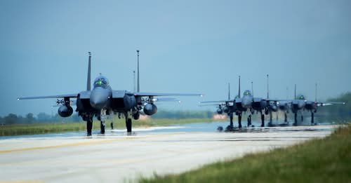 #war Dalla base di #Aviano il rifornimento per i raid sull’#Iran
“La base aerea di Aviano è una delle principali installazioni dell’US Air Force che ospita gli aerei cisterna per il rifornimento in volo dei caccia impiegati per bombardare in Iran”. pagineesteri.it/2026/03/25/mon…