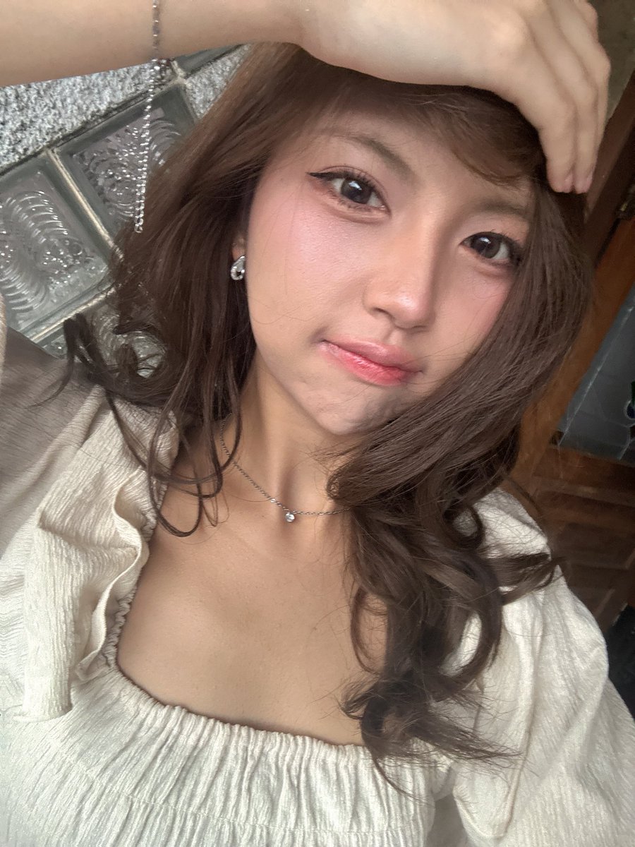 エリ Helisma Putri tweet media