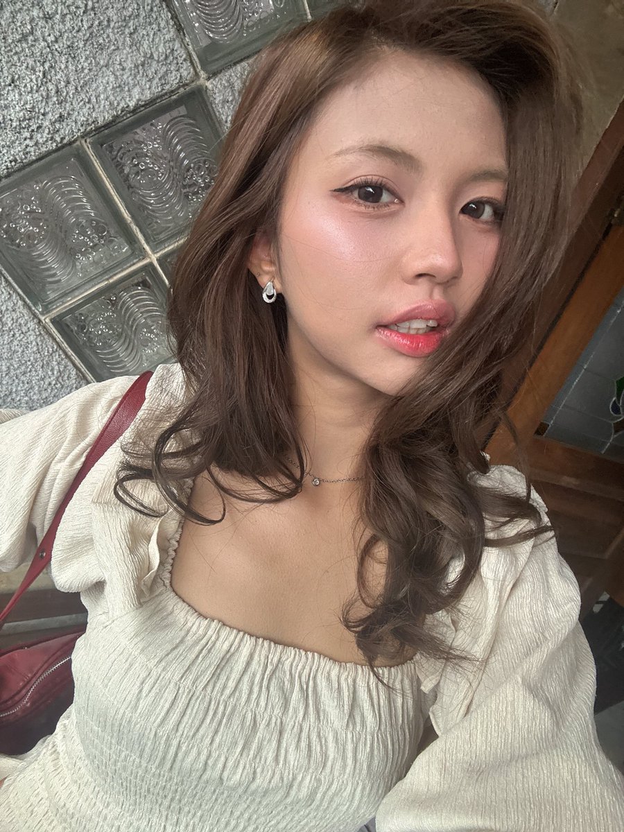 エリ Helisma Putri tweet media