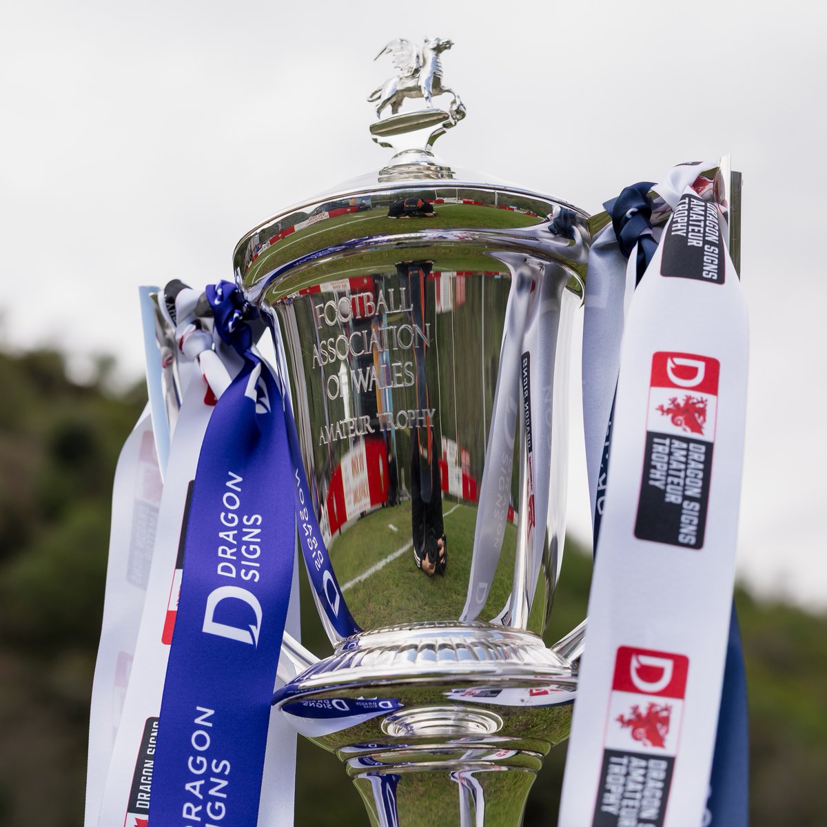 FAWales's tweet photo. 🏆 The 2025/26 #DragonsSignsAmateurTrophy Final between @PontardaweTown and @BangorCity_1876 will take place at Park Avenue in Aberystwyth on Saturday 25 April (KO 12:30).

All the details you need 👇