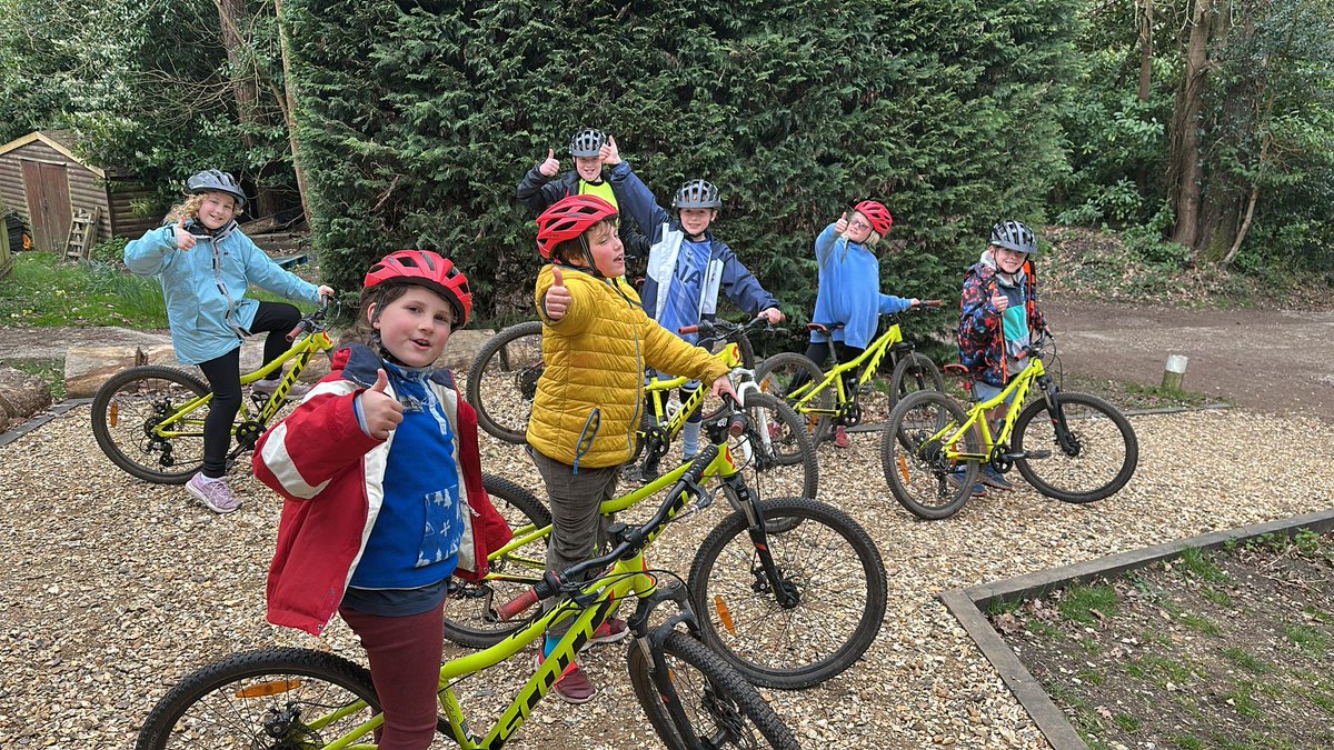 DurlstonMiddle's tweet image. Our #durlstonyr5s returned yesterday from an amazing #teambuilding residential @AvonTyrrell Outdoor Centre. The children took part in a range of outdoor activities including high ropes, zip wire, shelter building and mountain biking! #durlstonmiddleprep #durlstonchallenge