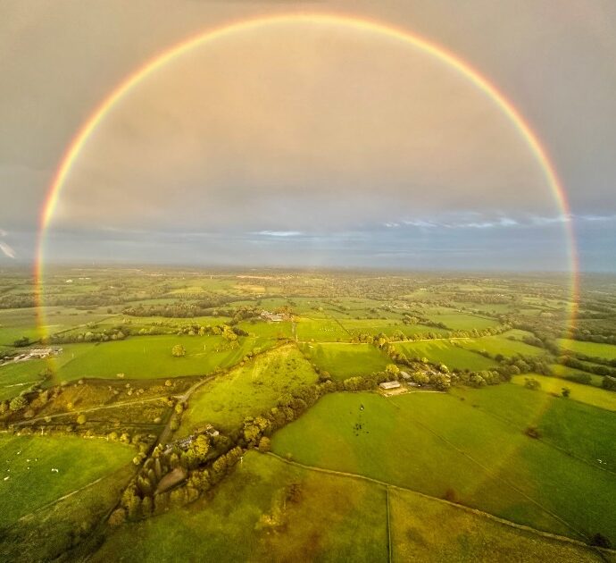 leekulee's tweet photo. @TheFlatEartherr Did you know rainbows are actually circles, depicting celestial sphere in concave earth. https://t.co/ha2GVAVw78