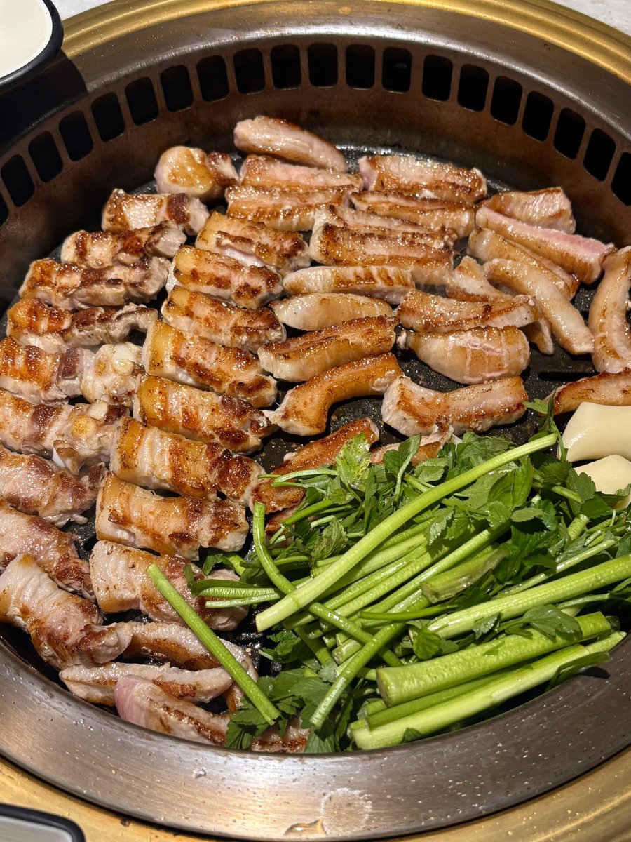 애햄이 밥 tweet media