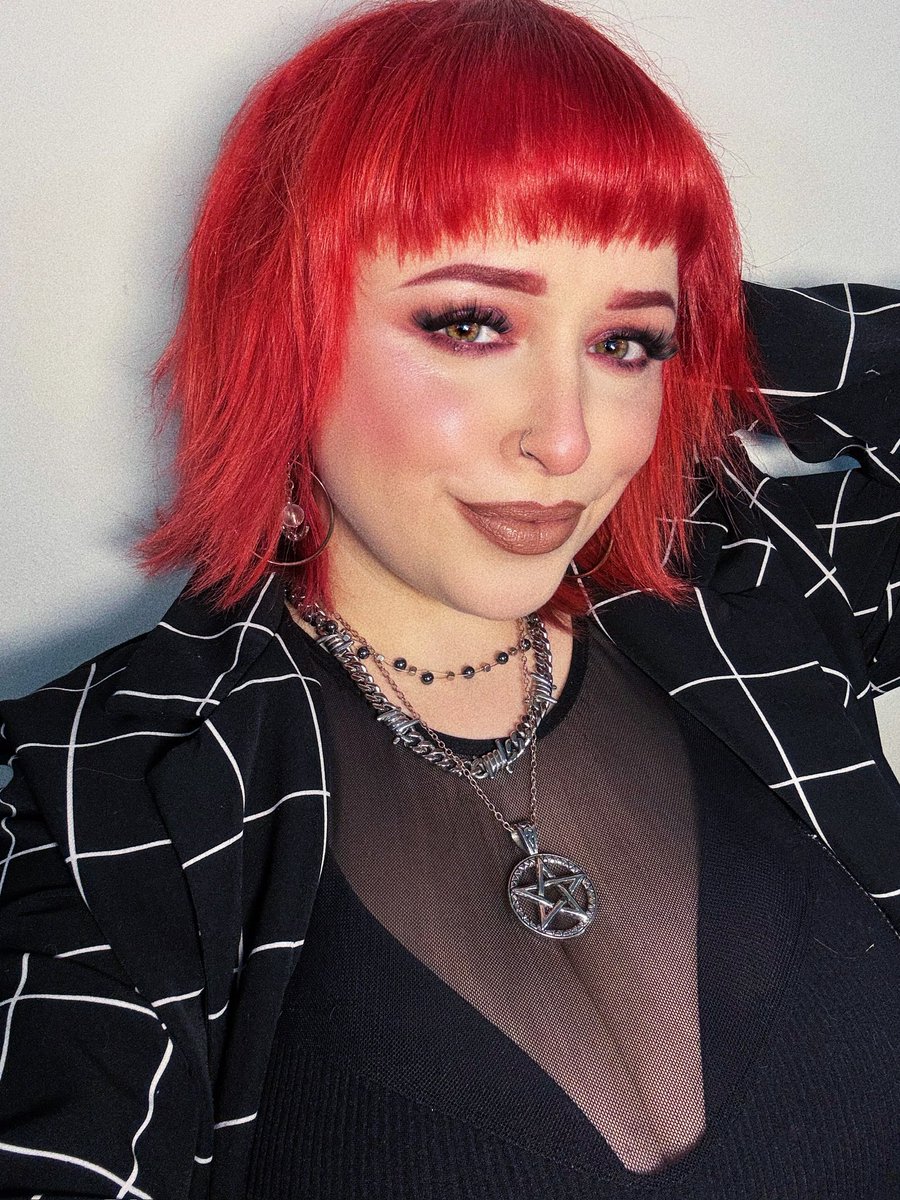 Fay 🦇 tweet media