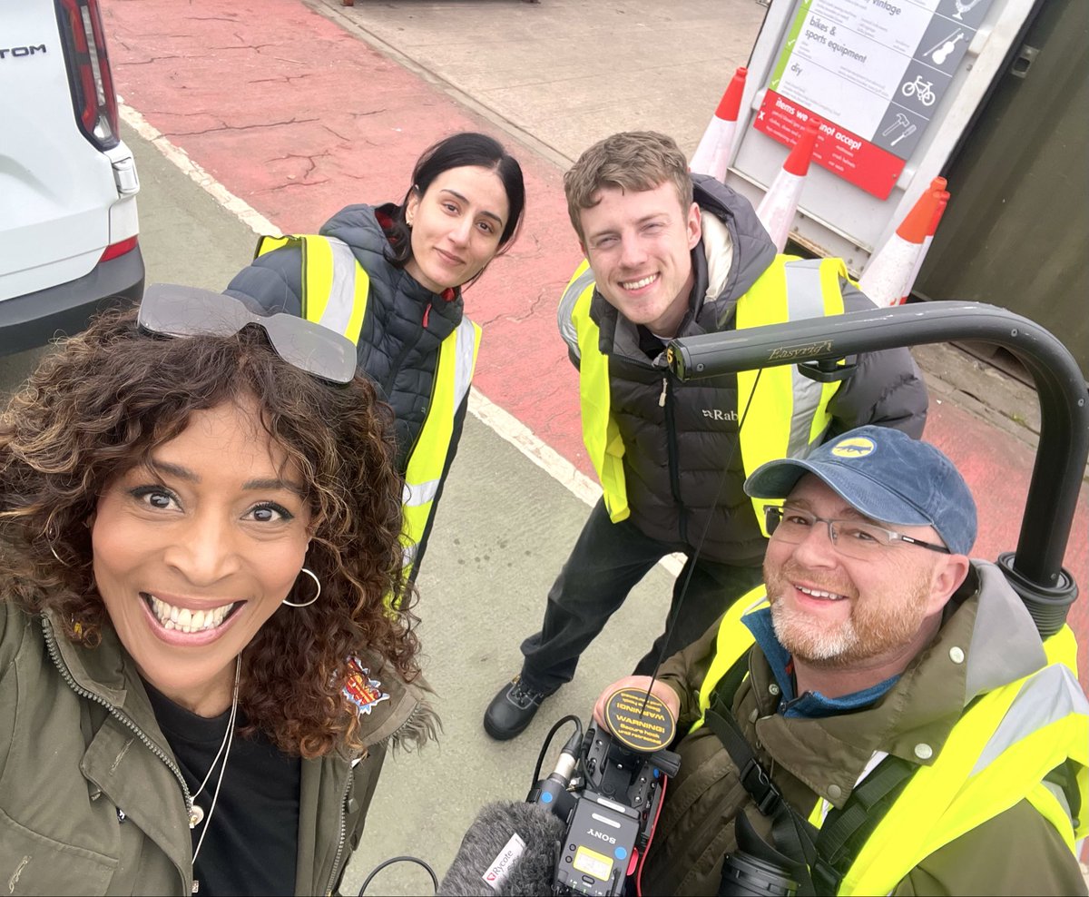 jacquijdesigns's tweet photo. Yay!!!! Weโre back!! @monfornothing @bbcone Iโm in my fav stomping ground #recyclingcentre in #altrincham #nanchester on the hunt for trash to save and revamp!! With the wonderful Pav @1chrisgreenwood @ollyduffy3 ๐๐ฝ๐ https://t.co/ofKAwlPiMA