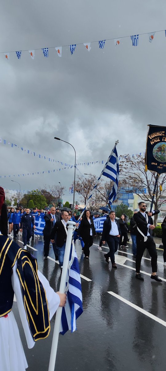 andreaspjoseph's tweet photo. Με εθνική υπερηφάνεια και καμάρι, αψηφώντας το βροχερό καιρό, τα παιδιά  μας γαλουχημένα στα ιδεώδη του Ελληνισμού, φώναξαν παρών στην παρέλαση για την εθνική επέτειο της 25ης Μαρτίου 1821 στα Λατσιά. Προηγήθηκε η πανηγυρική δοξολογία στον ιερό ναό Αγίου Γεωργίου. Χρόνια Πολλά. https://t.co/knI4cJUlFK