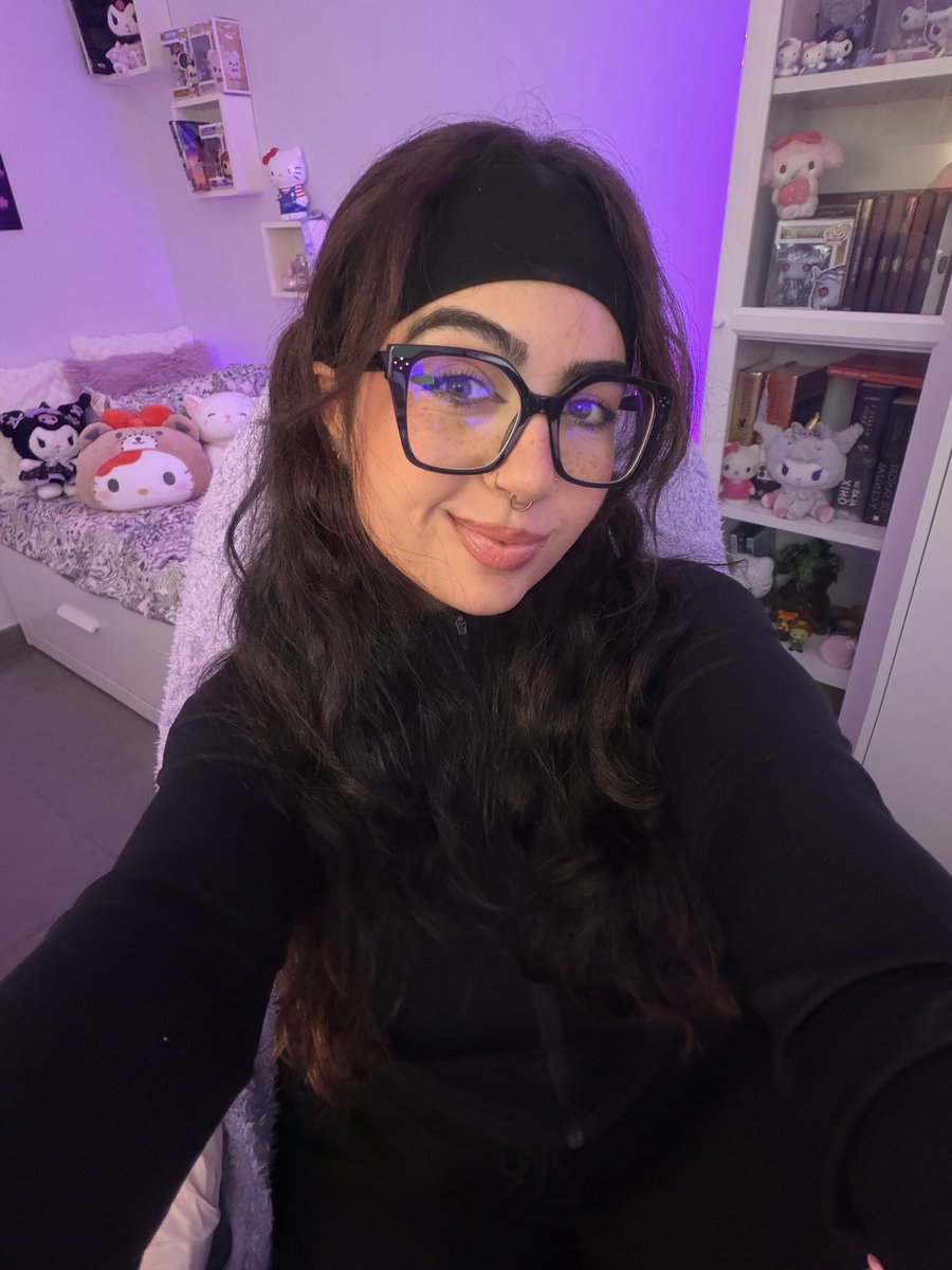 r 𓆩ᗢ𓆪 ☁️ tweet media