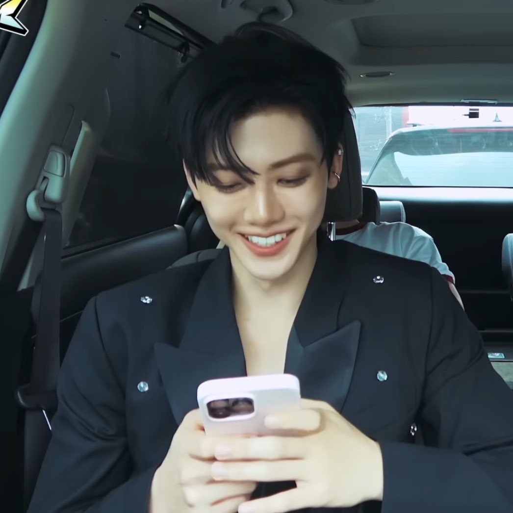 line ★★⁶⁵ tweet media