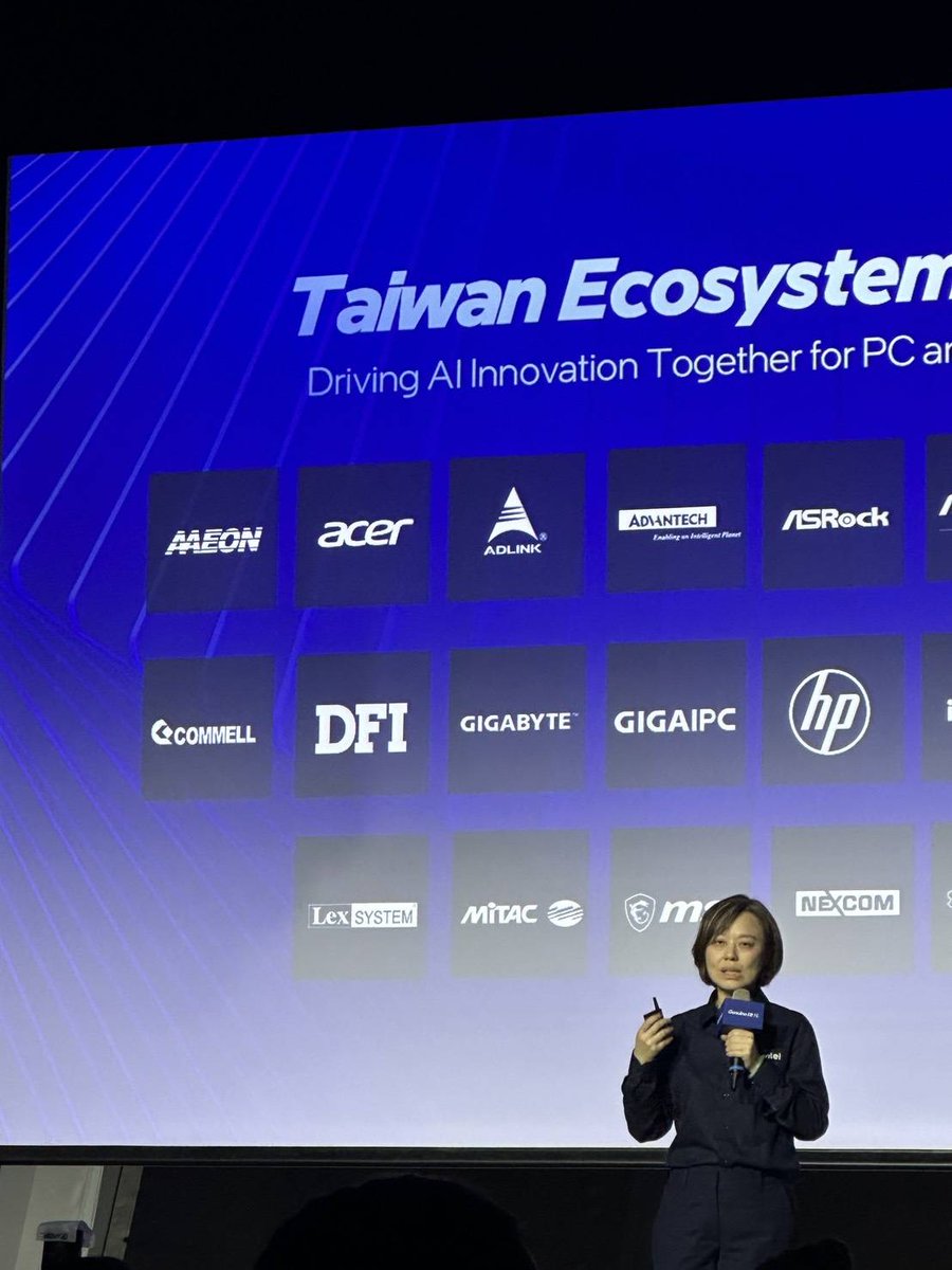 Taiwan_Commate's tweet photo. COMMELL brand @Intel launch event unveiled next-gen. new Core Ultra Series 3 processors https://t.co/iMOWVQymDh