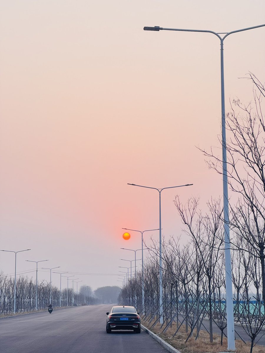 黄昏🌆之下的北京街头