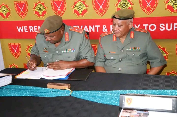 SANDF_ZA's tweet image. Read || SA Army Support Formation Change of Command Signing Ceremony: Major General D. Nyangasya and Major General H.J. Stroebel.

facebook.com/share/p/186r9A…

#SANDF
#SAArmy
#SAArmySupportFormation
#PrideOfLions