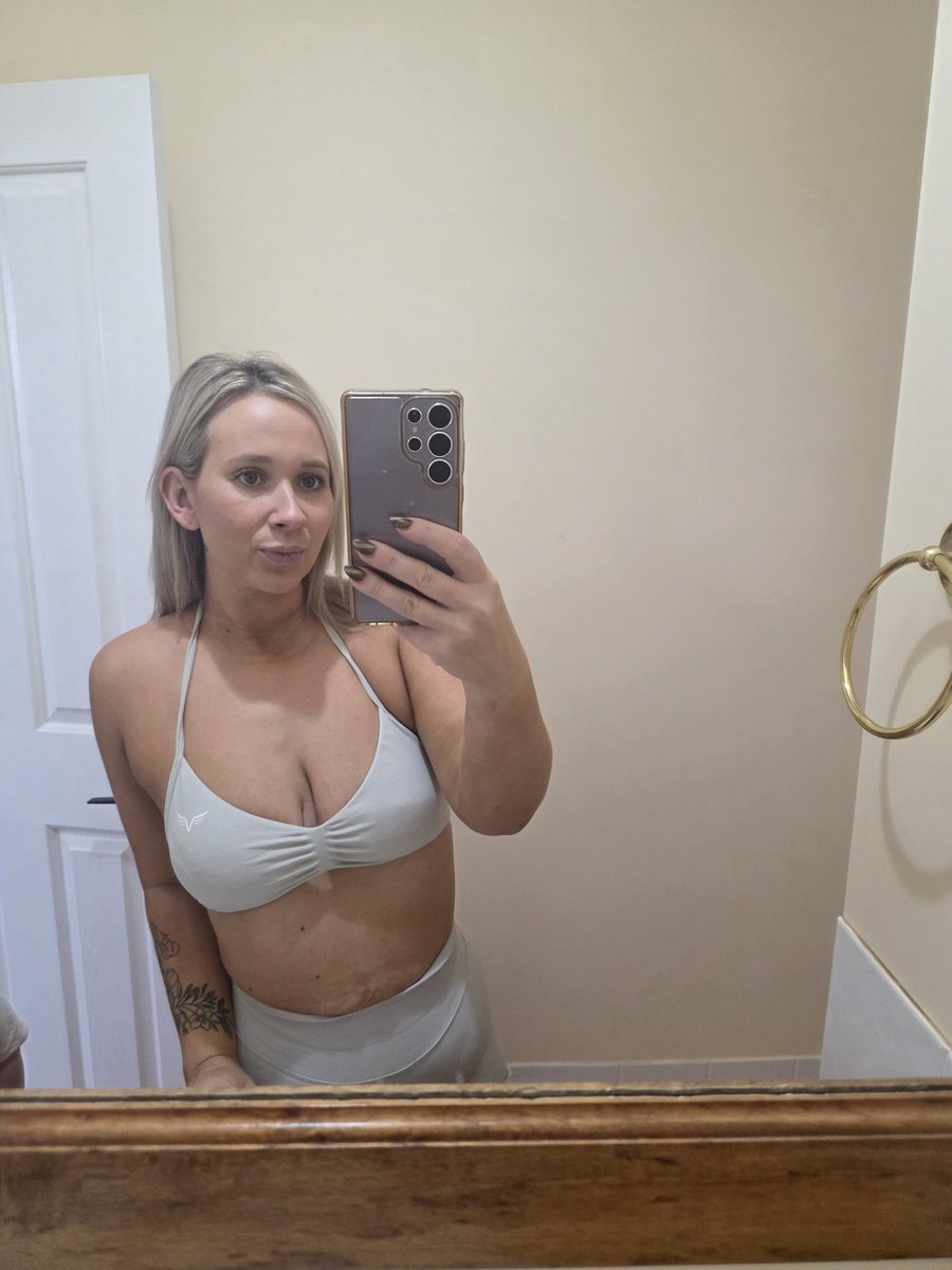 Aussiegymbeauty_ tweet media