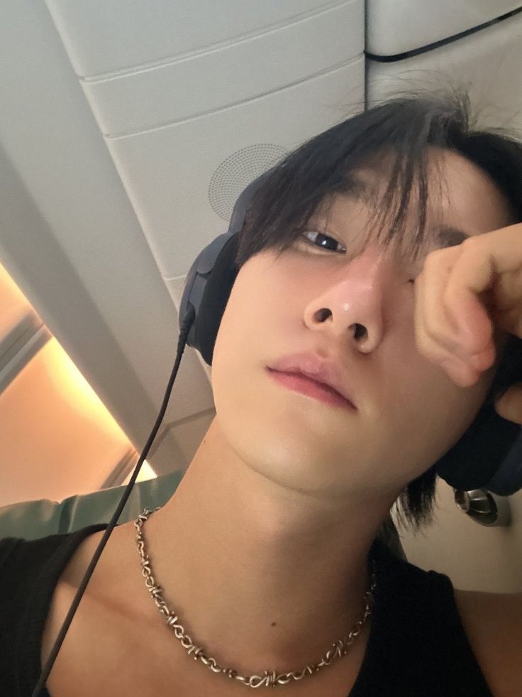 Base umum bisa follow @cornerfess tweet media