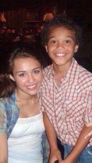 Miley Edition tweet media