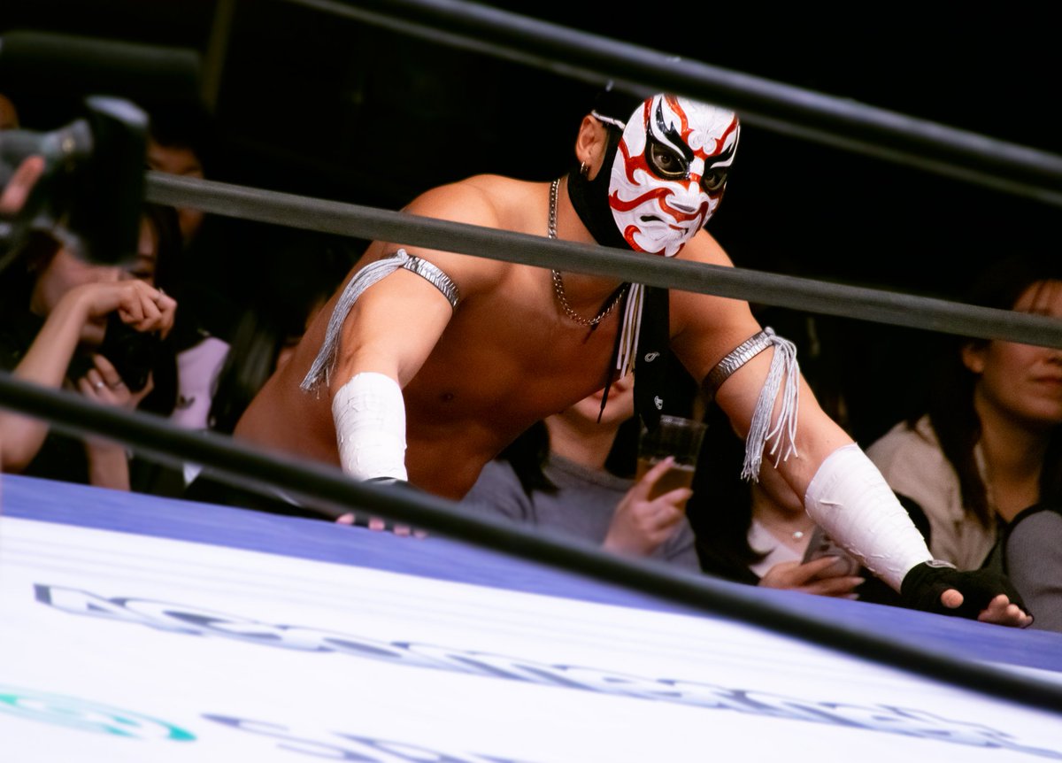 REDmgmgmg's tweet photo. 2026.3.22 後楽園ホール大会

リングの外にいてもその眼光は常に試合を見定めてる感じ…！！
試合を重ねる毎にその眼差し鋭くなってる気がする…！！

#OMENZ  #o_menz
#ddtpro
#隈取 団長 https://t.co/Li6jBqunCr