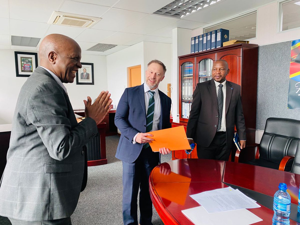 MoJCA_Eswatini's tweet photo. Today, the Hon Minister of Justice, Prince Simelane, received a courtesy visit from representatives of the @commonwealthsec, Justine Petit and Phumlani Dlamini.

The meeting provided an opportunity to strengthen collaboration between @MoJCA_Eswatini and the @commonwealthsec, https://t.co/8mzmlTwZmv