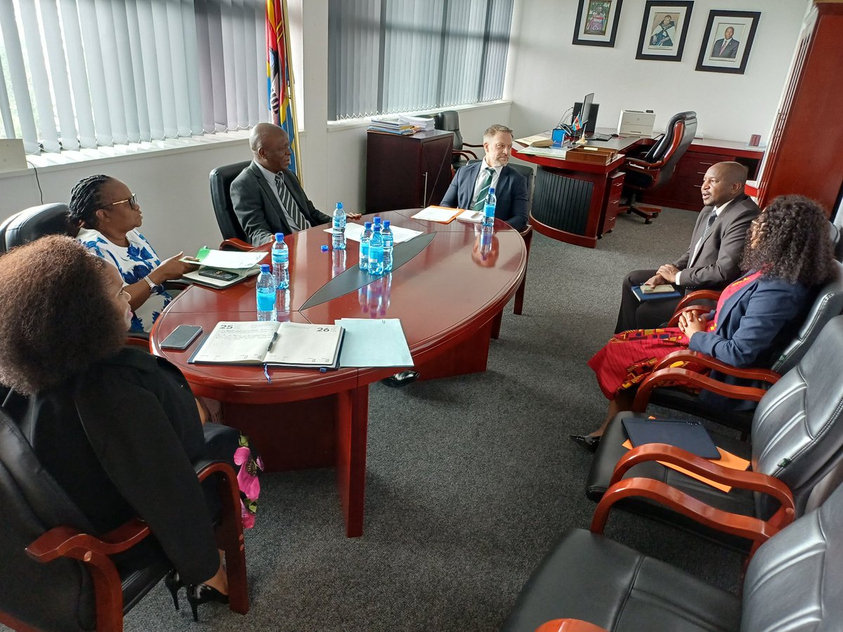 MoJCA_Eswatini's tweet photo. Today, the Hon Minister of Justice, Prince Simelane, received a courtesy visit from representatives of the @commonwealthsec, Justine Petit and Phumlani Dlamini.

The meeting provided an opportunity to strengthen collaboration between @MoJCA_Eswatini and the @commonwealthsec, https://t.co/8mzmlTwZmv